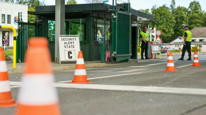 Femeie arestată după a înjunghiat șase persoane cu un cuțit într-un autobuz în Germania Femeie arestată după a înjunghiat șase persoane cu un cuțit într-un autobuz în Germania