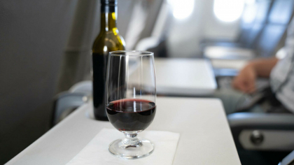 Directorul uneia dintre cele mai cunoscute companii aeriene cere limită de alcool la bordul avioanelor și în aeroporturi Directorul uneia dintre cele mai cunoscute companii aeriene cere limită de alcool la bordul avioanelor și în aeroporturi