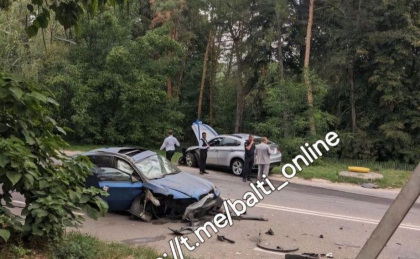 Două mașini, făcute zob la Orhei. Imagini de la locul accidentului - FOTO Două mașini, făcute zob la Orhei. Imagini de la locul accidentului - FOTO