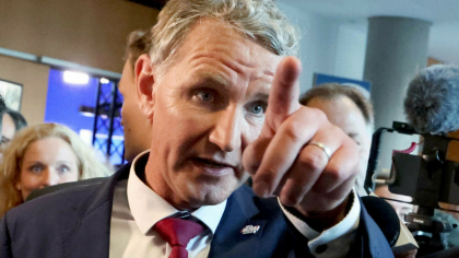 Pentru prima dată după al Doilea Război Mondial, un partid de extremă dreapta din Germania, gata să câștige alegeri regionale
Pentru prima dată după al Doilea Război Mondial, un partid de extremă dreapta din Germania, gata să câștige alegeri regionale