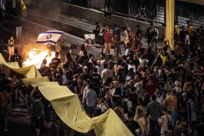 Proteste masive în Israel, după uciderea a șase ostatici în Gaza. Sute de mii de oameni au cerut un acord de încetare a focului - VIDEO Proteste masive în Israel, după uciderea a șase ostatici în Gaza. Sute de mii de oameni au cerut un acord de încetare a focului - VIDEO