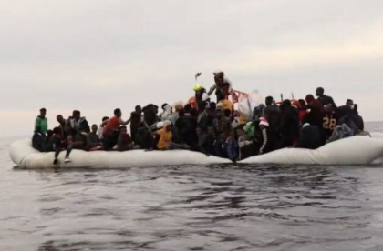 Cel puţin zece oameni au murit după ce o ambarcaţiune cu migranţi s-a răsturnat pe Canalul Mânecii