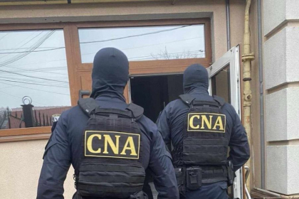 Viceprimarul, arhitectul șef și secretarul Consiliului municipal din orașul Soroca, reținuți de CNA: Trucau licitații publice în favoarea anumitor agenți economici