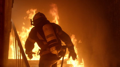 Un bărbat din Soroca s-a ales cu arsuri, după ce casa în care locuia a luat foc. Ce spune IGSU
