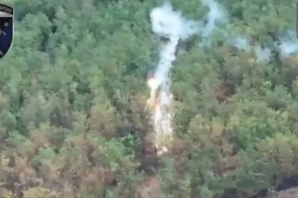 Armata ucraineană confirmă că a dezlănțuit „dronele dragon”: Furtună de foc asupra trupelor ruse
Armata ucraineană confirmă că a dezlănțuit „dronele dragon”: Furtună de foc asupra trupelor ruse