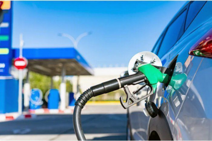 Șoferii vor plăti mai puțin pentru carburanți în weekend. Noile prețuri stabilite de ANRE