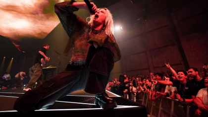 Trupa Linkin Park s-a reunit la 7 ani de la moartea lui Chester Bennington. Cine e Emily Armstrong, noua co-vocalistă a formației
