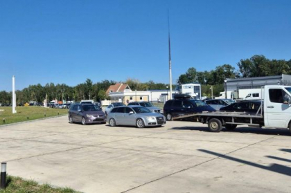 Flux majorat de mașini la punctul de trecere a frontierei Sculeni. Poliția de Frontieră: „Depunem toate eforturile pentru a fluidiza traficul” - FOTO Flux majorat de mașini la punctul de trecere a frontierei Sculeni. Poliția de Frontieră: „Depunem toate eforturile pentru a fluidiza traficul” - FOTO