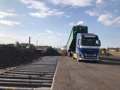 „Există riscul creșterii prețului la zahăr.” Bolea a efectuat o vizită de lucru la fabrica de zahăr din Drochia - FOTO „Există riscul creșterii prețului la zahăr.” Bolea a efectuat o vizită de lucru la fabrica de zahăr din Drochia - FOTO