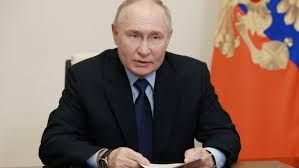 Influencerii pro-Trump finanțați din Rusia se declară victimele unei înșelătorii: „Putin este un ticălos”