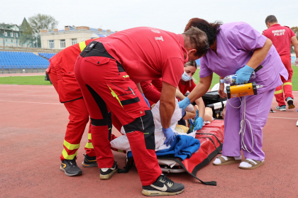 Intervenție SMURD. Un adolescent în stare gravă - transportat de la Institutul Mamei și Copilului la Institutul Clinic Fundeni București din România - FOTO Intervenție SMURD. Un adolescent în stare gravă - transportat de la Institutul Mamei și Copilului la Institutul Clinic Fundeni București din România - FOTO