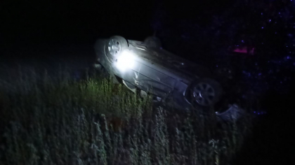 Un polițist - transportat la spital, după ce mașina în care se afla s-a răsturnat, la Briceni. Imagini de la locul accidentului - FOTO Un polițist - transportat la spital, după ce mașina în care se afla s-a răsturnat, la Briceni. Imagini de la locul accidentului - FOTO