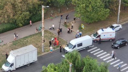 Un copil de patru ani a fost lovit de o mașină pe o trecere de pietoni din capitală. Poliția: „Băiatul a fost transportat la Institutul Mamei și Copilului” - FOTO