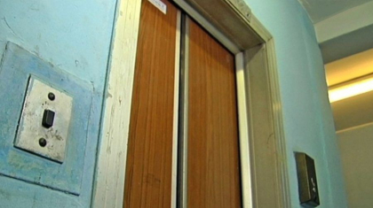 „A fost pornită o anchetă internă”. Reacția autorităților din Ungheni, după ce un copil de doi ani a căzut în puțul unui lift „A fost pornită o anchetă internă”. Reacția autorităților din Ungheni, după ce un copil de doi ani a căzut în puțul unui lift