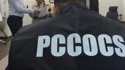 Percheziții în nordul țării: Procurorii PCCOCS și ofițerii Serviciului Vamal au descins într-un dosar de contrafacere a țigărilor