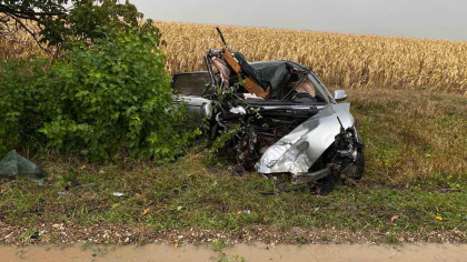Tragic. O persoană a murit, iar alte trei - rănite, în urma unui accident, la Căușeni. Imagini de la locul impactului - FOTO
