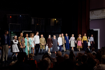 Reuniunea Teatrelor Naționale Românești a început la Chișinău: Mai mulți actori, decorați de Maia Sandu - FOTO Reuniunea Teatrelor Naționale Românești a început la Chișinău: Mai mulți actori, decorați de Maia Sandu - FOTO