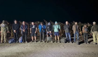 „Afacerist” la doar 16 ani: Un adolescent, reținut, după ce a ajutat opt ucraineni să ajungă ilegal în Moldova „Afacerist” la doar 16 ani: Un adolescent, reținut, după ce a ajutat opt ucraineni să ajungă ilegal în Moldova