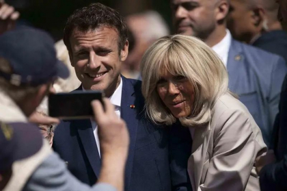 8.000 de euro despăgubiri pentru prima doamnă a Franței, după ce două femei au afirmat că Brigitte Macron s-a născut bărbat 8.000 de euro despăgubiri pentru prima doamnă a Franței, după ce două femei au afirmat că Brigitte Macron s-a născut bărbat