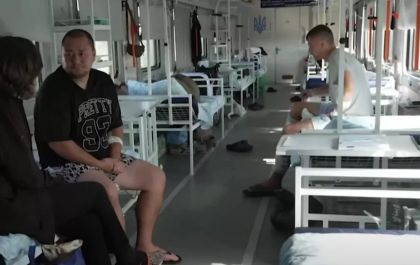 Cum arată trenul-spital secret folosit pentru evacuarea soldaţilor răniţi în Ucraina - VIDEO Cum arată trenul-spital secret folosit pentru evacuarea soldaţilor răniţi în Ucraina - VIDEO