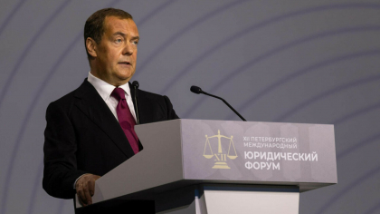 Delir la Moscova. Medvedev amenință că va distruge Kievul dacă Ucraina folosește rachete cu rază lungă de acțiune Delir la Moscova. Medvedev amenință că va distruge Kievul dacă Ucraina folosește rachete cu rază lungă de acțiune
