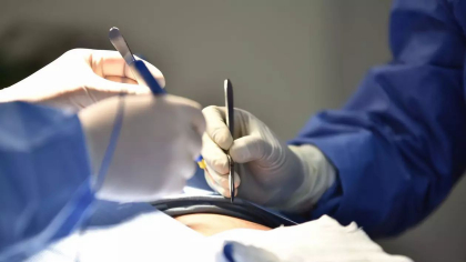 Primul transplat de inimă robotică din lume, făcut cu succes într-un spital din Arabia Saudită. Cine este pacientul - VIDEO Primul transplat de inimă robotică din lume, făcut cu succes într-un spital din Arabia Saudită. Cine este pacientul - VIDEO