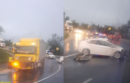 Accident frontal produs din cauza carosabilului umed, la Peresecina: Un camion și un automobil s-au ciocnit - FOTO Accident frontal produs din cauza carosabilului umed, la Peresecina: Un camion și un automobil s-au ciocnit - FOTO