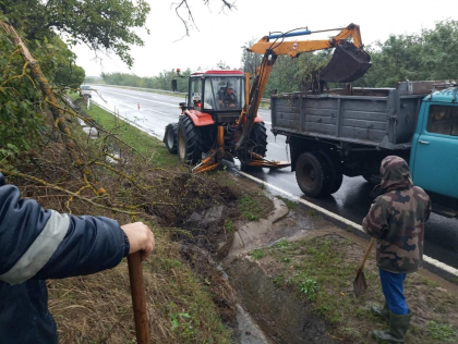 Mai multe drumuri naționale din țară - afectate de inundații, acumulări de apă și noroi. Drumarii au intervenit - FOTO Mai multe drumuri naționale din țară - afectate de inundații, acumulări de apă și noroi. Drumarii au intervenit - FOTO
