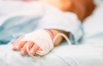 Copilul de doi ani care a căzut în puțul liftului, la Ungheni, rămâne în comă