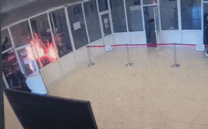 Atac în Parlamentul României. Un bărbat a provocat un incendiu și a reușit să fugă. Aproximativ 300 de oameni, evacuați