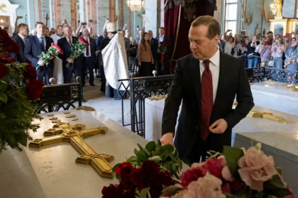 Dmitri Medvedev cere într-un mesaj delirant crearea unei baze de date publice cu „inamicii” Rusiei: „Să se foiască noaptea în pat, să se uite peste umăr pe stradă”
Dmitri Medvedev cere într-un mesaj delirant crearea unei baze de date publice cu „inamicii” Rusiei: „Să se foiască noaptea în pat, să se uite peste umăr pe stradă”