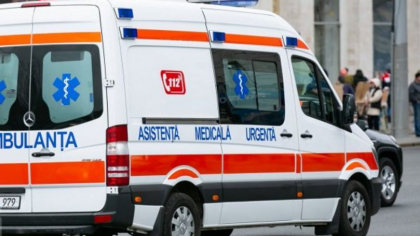 Incident periculos la o întreprinderi de producere a bastonașelor: Un bărbat a rămas cu mâna blocată într-un aparat de prelucrare a crupelor - FOTO 