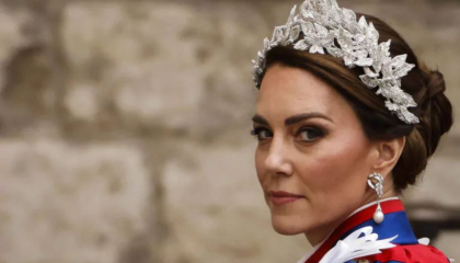 Prinţesa Kate şi-a reluat activităţile oficiale după încheierea şedinţelor de chimioterapie
Prinţesa Kate şi-a reluat activităţile oficiale după încheierea şedinţelor de chimioterapie