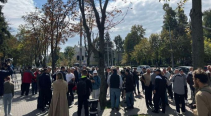 Dorin Recean îndeamnă fermierii ieșiți la protest să vină la masa de discuții. Premierul: „Haideți să lucrăm împreună pentru a găsi soluții” Dorin Recean îndeamnă fermierii ieșiți la protest să vină la masa de discuții. Premierul: „Haideți să lucrăm împreună pentru a găsi soluții”