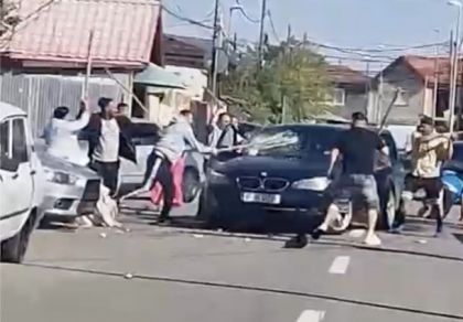 Bătaie ca în junglă între două familii, într-un oraș din România. Scandalul s-a mutat apoi la un spital - FOTO