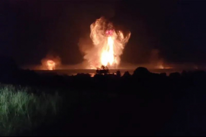 Rusia spune că Ucraina a atacat-o noaptea cu peste 100 de drone. Un guvernator admite că „un incendiu s-a extins la obiecte explozive” – VIDEO
