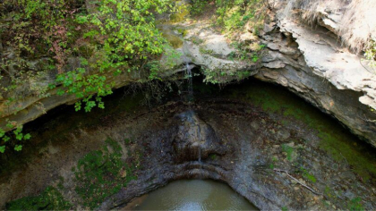 Veste bună. A început să curgă apa din nou la cascada de la Mănăstirea Saharna - VIDEO Veste bună. A început să curgă apa din nou la cascada de la Mănăstirea Saharna - VIDEO