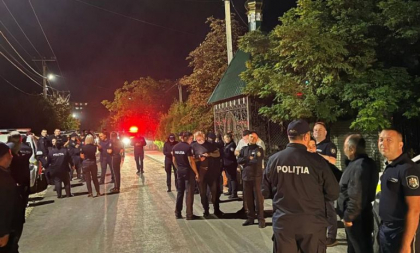 Un copil de trei ani - căutat de polițiști și voluntari, după ce a plecat de acasă si a dispărut, în UTA Găgăuzia. Unde a fost găsit micuțul - FOTO Un copil de trei ani - căutat de polițiști și voluntari, după ce a plecat de acasă si a dispărut, în UTA Găgăuzia. Unde a fost găsit micuțul - FOTO