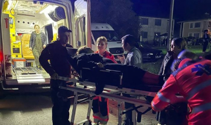 O femeie însărcinată ajutată de carabinieri, după ce i s-a facut rău: Era la hramul orașului Rîșcani - FOTO O femeie însărcinată ajutată de carabinieri, după ce i s-a facut rău: Era la hramul orașului Rîșcani - FOTO
