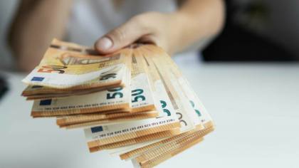 Escrocheria „Brad Pitt” face victime și în Spania. Două femei au rămas fără peste 300.000 de euro Escrocheria „Brad Pitt” face victime și în Spania. Două femei au rămas fără peste 300.000 de euro