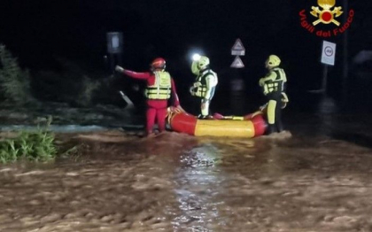 Bebeluş de 5 luni şi bunica lui, luați de ape în urma inundaţiilor din Toscana. Restul familiei a reuşit să se refugieze pe acoperiş