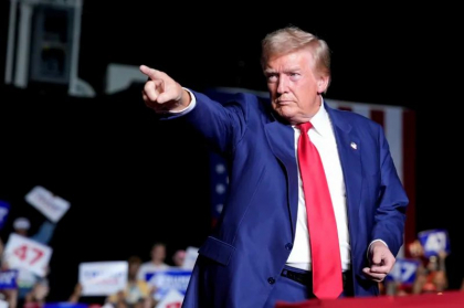Trump îi acuză pe Biden și Kamala Harris că au implicat SUA în războiul din Ucraina: „Suntem blocați în acel război, dacă nu sunt eu președinte”
Trump îi acuză pe Biden și Kamala Harris că au implicat SUA în războiul din Ucraina: „Suntem blocați în acel război, dacă nu sunt eu președinte”