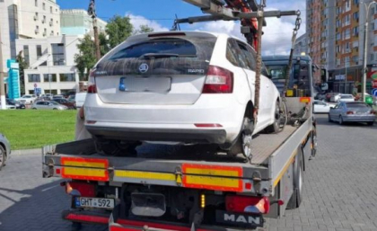 Un șofer - reținut pentru 72 de ore, după ce s-ar fi urcat la volan în stare de ebrietate narcotică. Bărbatul a refuzat să-i fie prelevate probele biologice - FOTO Un șofer - reținut pentru 72 de ore, după ce s-ar fi urcat la volan în stare de ebrietate narcotică. Bărbatul a refuzat să-i fie prelevate probele biologice - FOTO