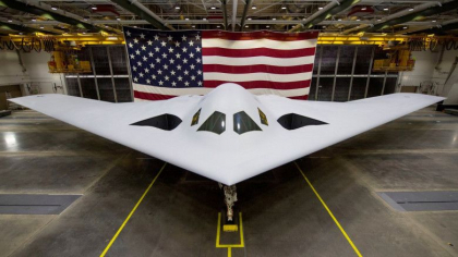 Noul superbombardier american invizibil B-21 Raider intră în faza de producție. Cum arată în zbor noua bijuterie US Air Force

