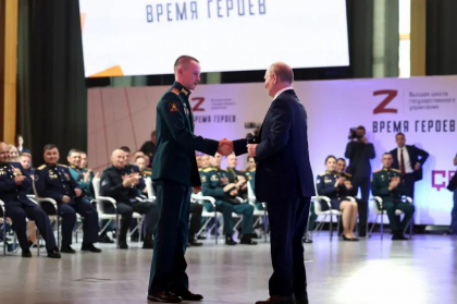 Noul vis vândut de Moscova pentru a vâna recruți pentru războiul din Ucraina: Veteranii obțin internshipuri la Kremlin și pot primi roluri guvernamentale Noul vis vândut de Moscova pentru a vâna recruți pentru războiul din Ucraina: Veteranii obțin internshipuri la Kremlin și pot primi roluri guvernamentale