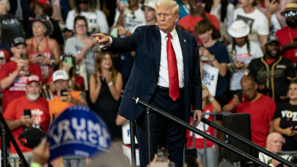 Trump, reacție dură la adresa lui Zelenski: „Dăm miliarde de dolari unui om care refuză să facă o înţelegere” Trump, reacție dură la adresa lui Zelenski: „Dăm miliarde de dolari unui om care refuză să facă o înţelegere”
