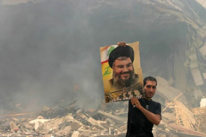 Armata israeliană anunță uciderea lui Hassan Nasrallah, liderul grupării Hezbollah. Cum va influența dispariția sa situația din Orientul Mijlociu
Armata israeliană anunță uciderea lui Hassan Nasrallah, liderul grupării Hezbollah. Cum va influența dispariția sa situația din Orientul Mijlociu