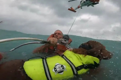 Salvare dramatică pe mare: Un bărbat și câinele său, recuperați în timpul uraganului Helene, care a ucis până acum 43 de persoane - VIDEO