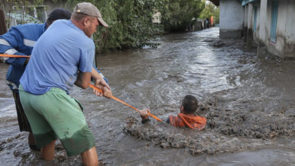 Alertă maximă în România peste care se așteaptă să dea o megafurtună. Panică în localitățile de lângă Dunăre, unde au fost inundații devastatoare și în trecut