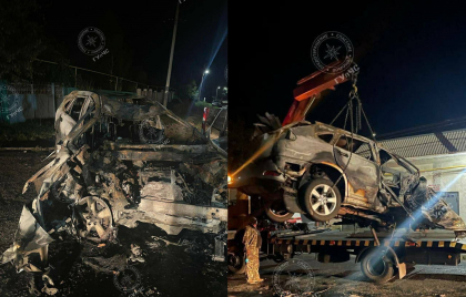 Un șofer a murit ars de viu, după ce a provocat un accident cu mașina și apoi a luat foc - FOTO